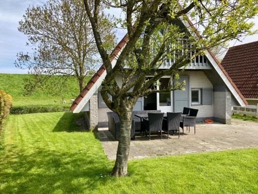 Joke am Deich 6 pers house with equipped terrace behind a dike at Lauwersmeer - Housity