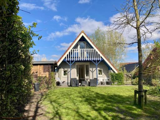 Grachthaus 6pers House with a private terrace and garden by the Lauwersmeer - Housity
