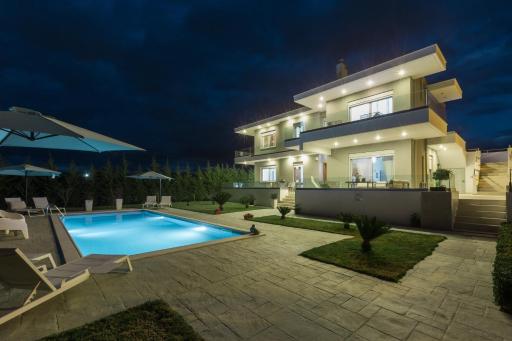 SERENITY HOUSE - Housity