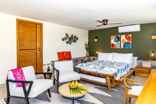 Jade I Long Bay Retreat I Luxury Stay Near Grace Bay & Long Bay Beach - Housity