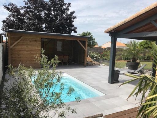 Charmante Maison, Piscine à 5 min de l'océan, 10 min de La Rochelle / île de Ré - Housity