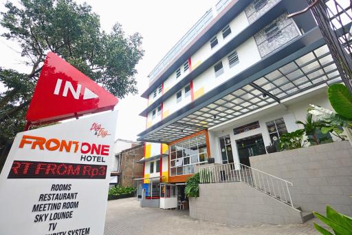 Front One Hotel Pasir Koja Bandung - Housity