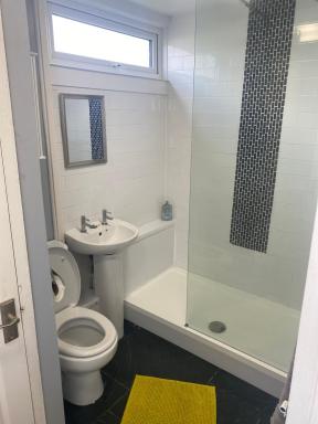 Delightful chalet, overlooking estuary! - Housity