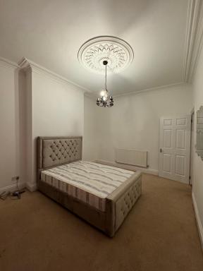 Room No 1 - Housity