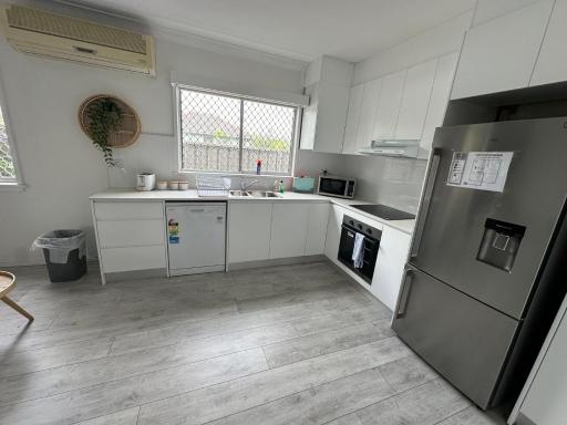 KozyGuru / Fairfield / 3 Bed House / Free Internet / Free Parking NFA011-House - Housity