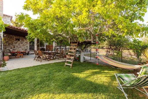 Petalidi Stone House with garden near the beach - Housity