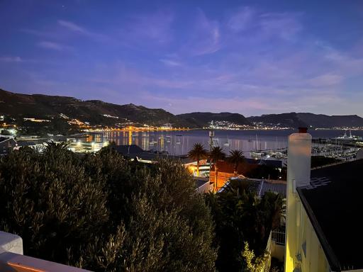 Bougainvillea House - The Heart of Simonstown - Housity