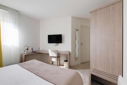 Brit Hotel Alghotel - Housity