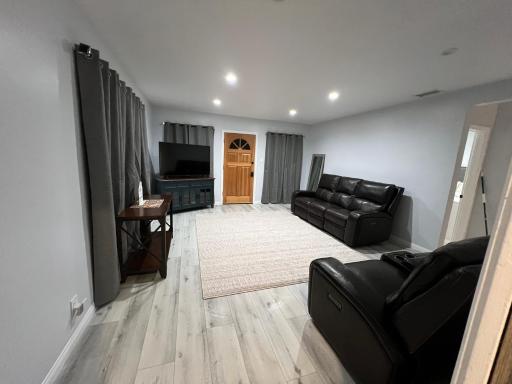 Lovely 2bedroom next to Santa Monica college - Housity