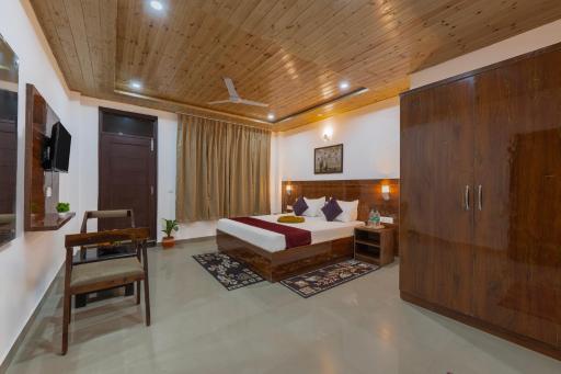 Sunset Vibes! Near Mall Road Kasauli by Alluring North - Housity