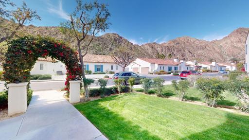 LV022 Centrally Located Downstairs LV Studio - Housity