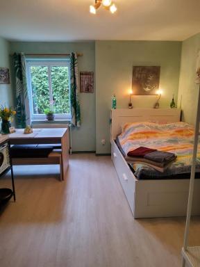 Studio-Apartment mit kleinem Gartenanteil - Housity