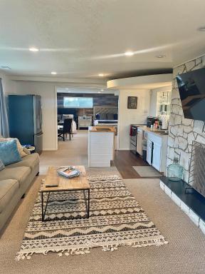 City light views getaway close to top ski resorts - Housity