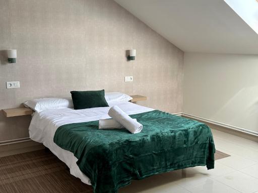 Casa Grande do Costureiro-Para Grupos en Portomarín con Terraza y Vistas - Housity