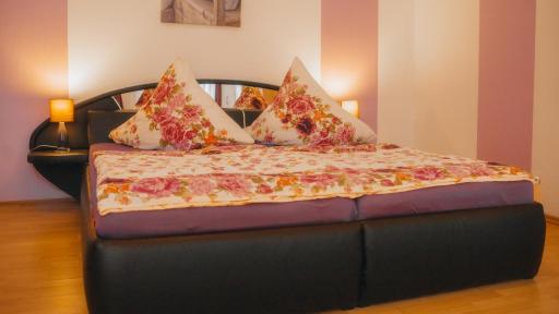 Sylvias Ferienwohnungen Nr.1 Hochparterre - Housity