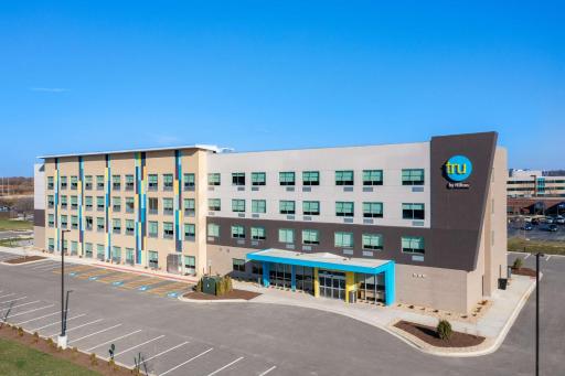 Tru By Hilton Naperville Chicago - Housity