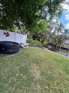 Sea Dream with Lite Breakfast, Jacuzzi and Water View - Housity