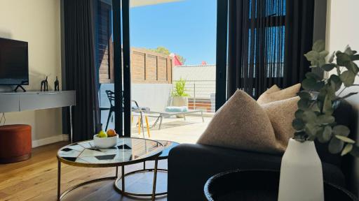 Sunny Apartment with Pool&Terrace at The Docklands - Housity