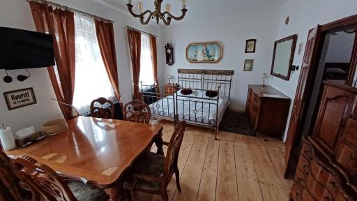 Zlatá léta - apartmánový dům Jáchymov - Housity