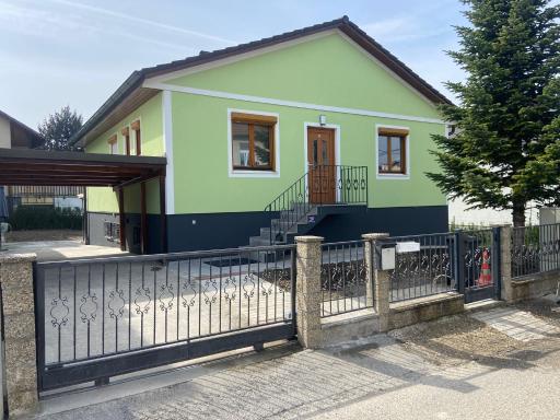 AJO Vienna Ambassador Family House with Free Parking - Housity