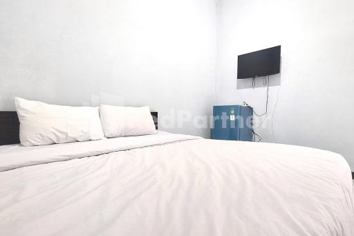 Vins Homestay Kroya Mitra RedDoorz - Housity