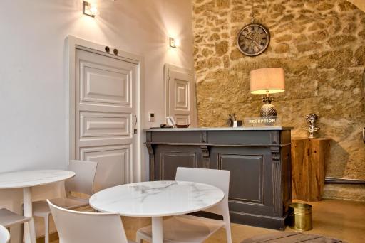 50th Guest House - Housity
