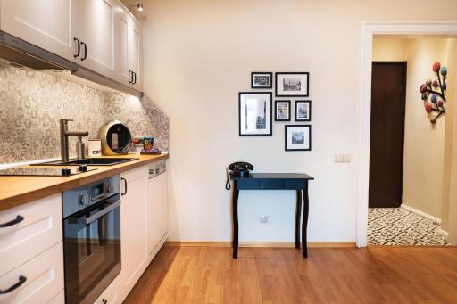Apartment Memoir by SofiaSpot - central, metro to airport - Housity