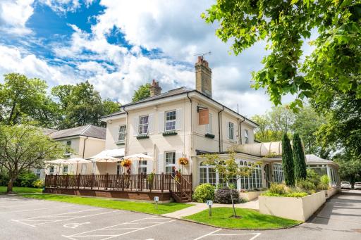 Forest Lodge Hotel - Housity