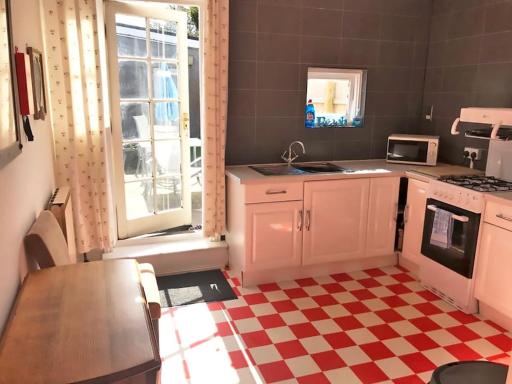 Aule Apartment - Housity