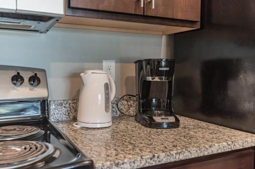 Spacious 2BR Suite Plus Patio Near Iowa State - Housity