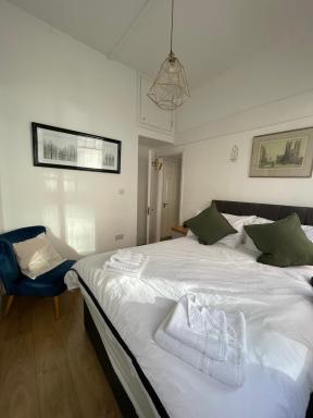 Modern Flat in Victorian West Kensington Mansion - Housity