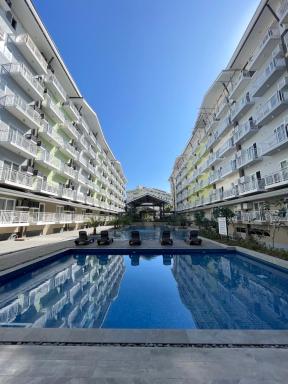 Seaview Amani Grand Resort Residences 3-5mins from airport - Housity