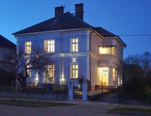 VILA OPOČNO - Housity