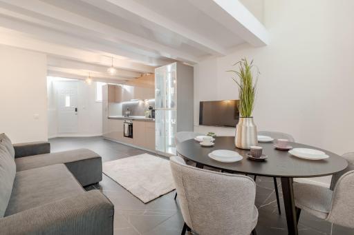 Apartament Ultra-Central Lux + Free Parking + Self Check-In - Housity