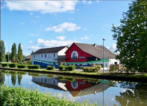 Auberge La Péniche - Housity