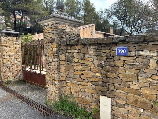 Maison au Pied de la Sainte Victoire - Housity