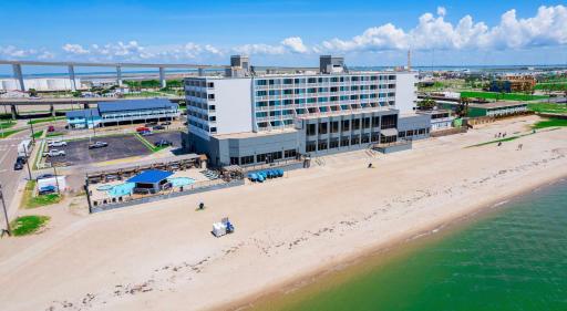 DoubleTree by Hilton Corpus Christi Beachfront - Housity
