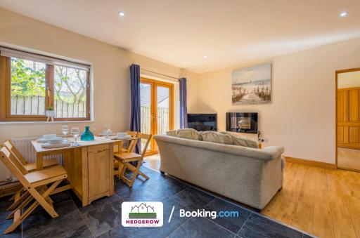 Secure 2-Bed Escape for 6 with Tranquil Garden l Special Deals l Last-Minute Deals l - Housity