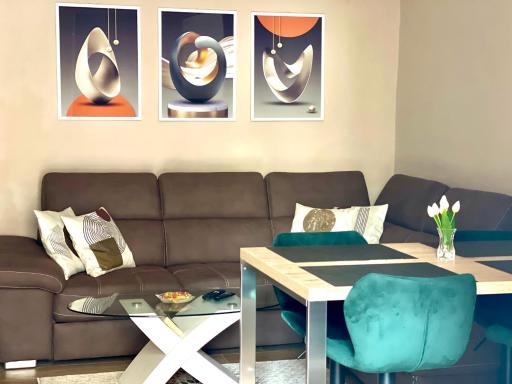 Nadia House - Housity