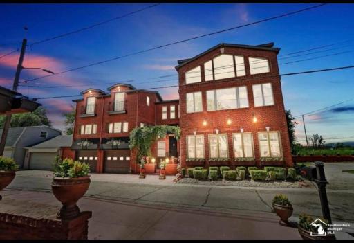 Part of Mini-Mansion, private, 3 story Lake Erie views - Housity