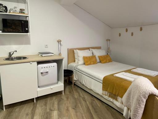 On The Rocks - Housity