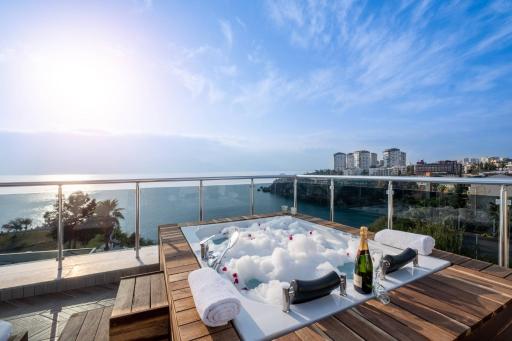 Qinn Hotels - Housity
