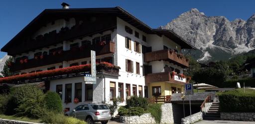 Hotel Albergo Dolomiti - Housity