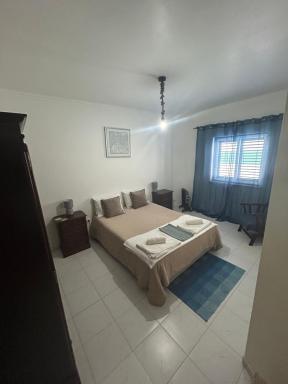 Royal Blue Ocean - Hiking and Beach - Housity