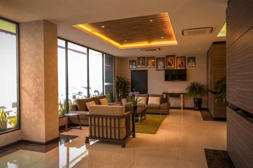 D Elegance Hotel - Housity
