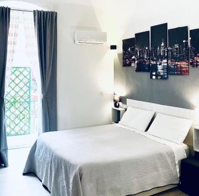 Magda House & Parking - Housity
