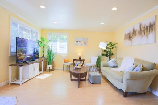 Sunnyvale 3br 2bth whole house BBQ backyard Washer Dryer Private parking Walk to Fair Oaks Park - Housity