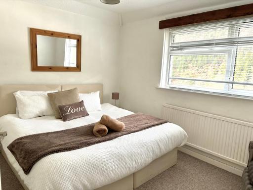 Afan Forest House - Private doubles or Twin options! Contractors ONLY! - Housity