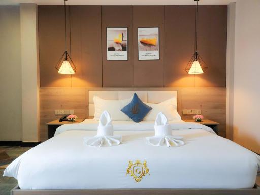 Sunshine Hotel - Housity