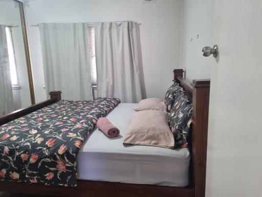 Beautiful 3 Bedroom Cottage - Housity